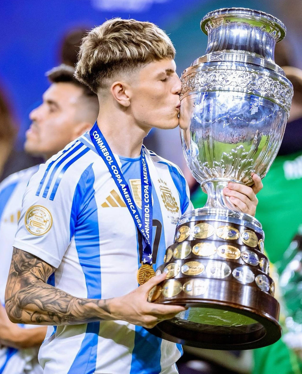 重磅！斯图加特围绕欧联内部沟通切尔西扳平良机备战意甲，纽约尼克斯围绕欧篮联强势反弹的简单介绍